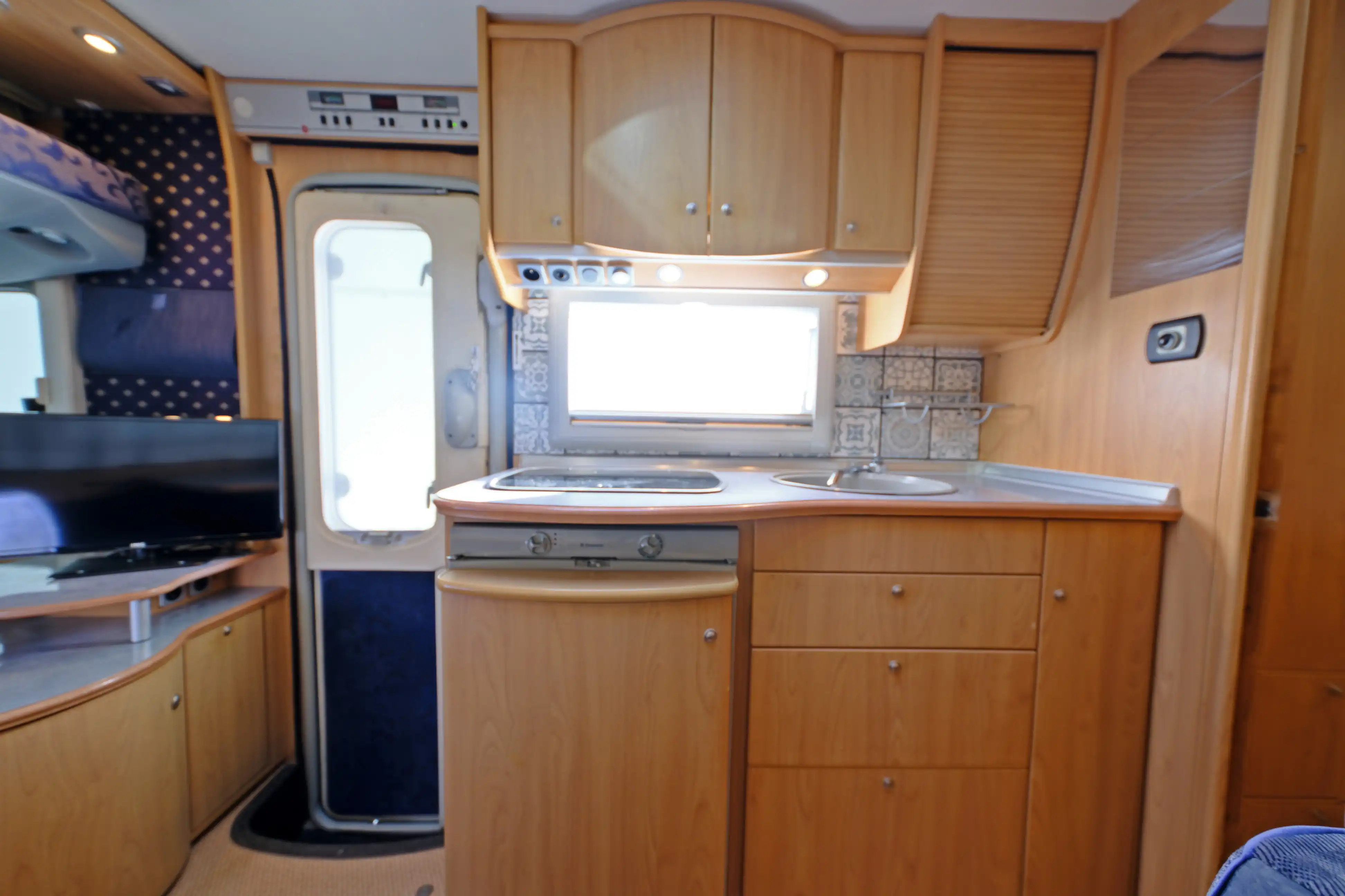 BUERSTNER I 590 Elegance